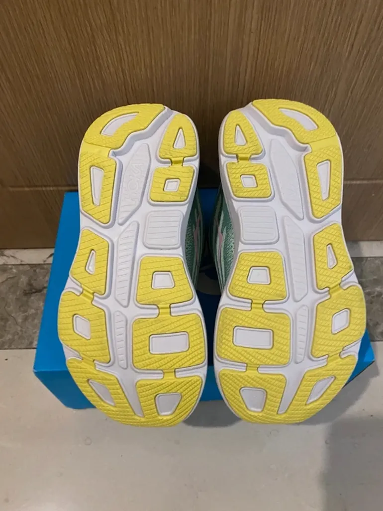 Hoka Chaussures pointure 39 bike d'occasion — image 6 sur 7