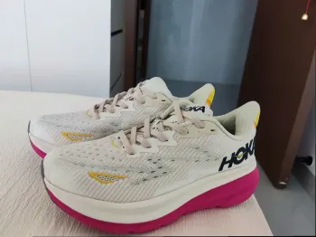 Used Hoka Cream taille 40 bike — image 2 of 5