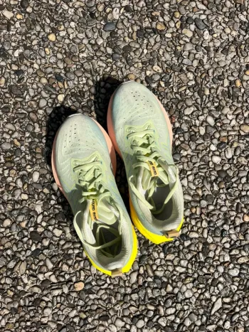 Used Asics Novablast 4 bike — image 3 of 6