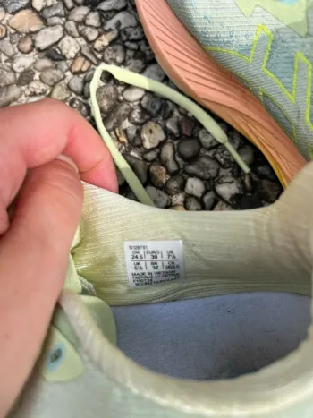 Used Asics Novablast 4 bike — image 5 of 6