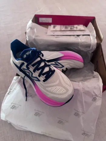 Tweedehands New Balance Fresh Foam X More v6 bike — afbeelding 5 van 8