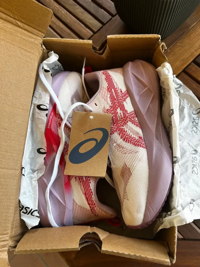 Tweedehands Asics Novablast 5 bike — afbeelding 9 van 9