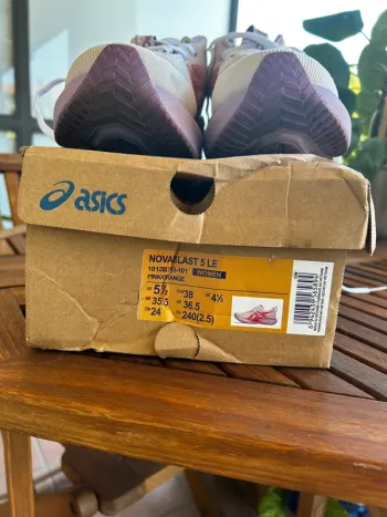 Tweedehands Asics Novablast 5 bike