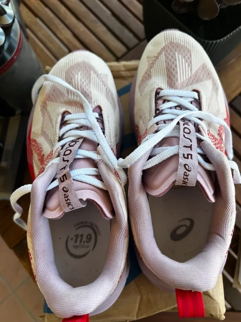 Tweedehands Asics Novablast 5 bike — afbeelding 8 van 9
