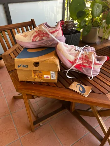 Tweedehands Asics Novablast 5 bike — afbeelding 3 van 9
