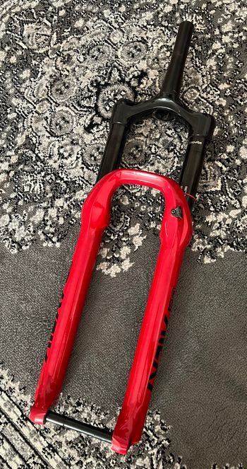 Brugt Rock Shox Lyric Ultimate 2022 bike
