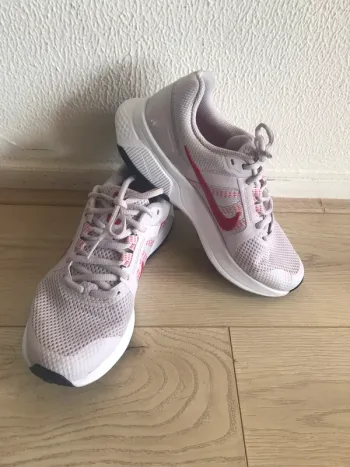 Gebrauchtes Nike hardloopschoenen/sneakers lichtroze bike