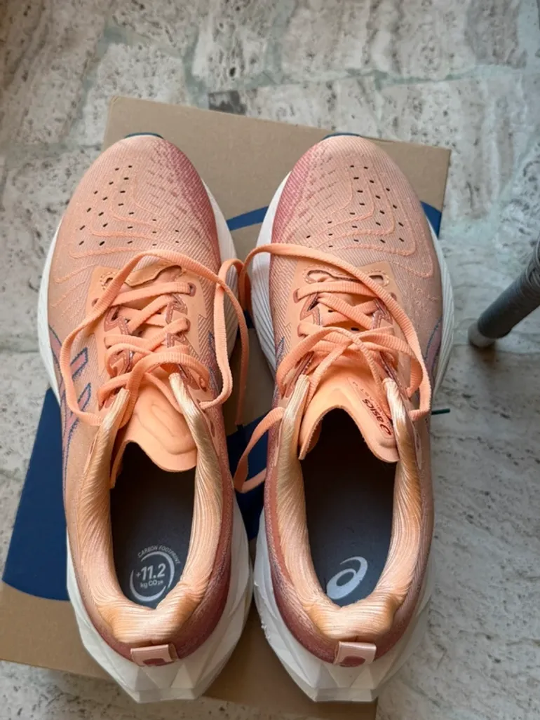 Used Asics Novablast 4 bike — image 9 of 10