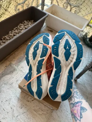 Used Asics Novablast 4 bike — image 7 of 10