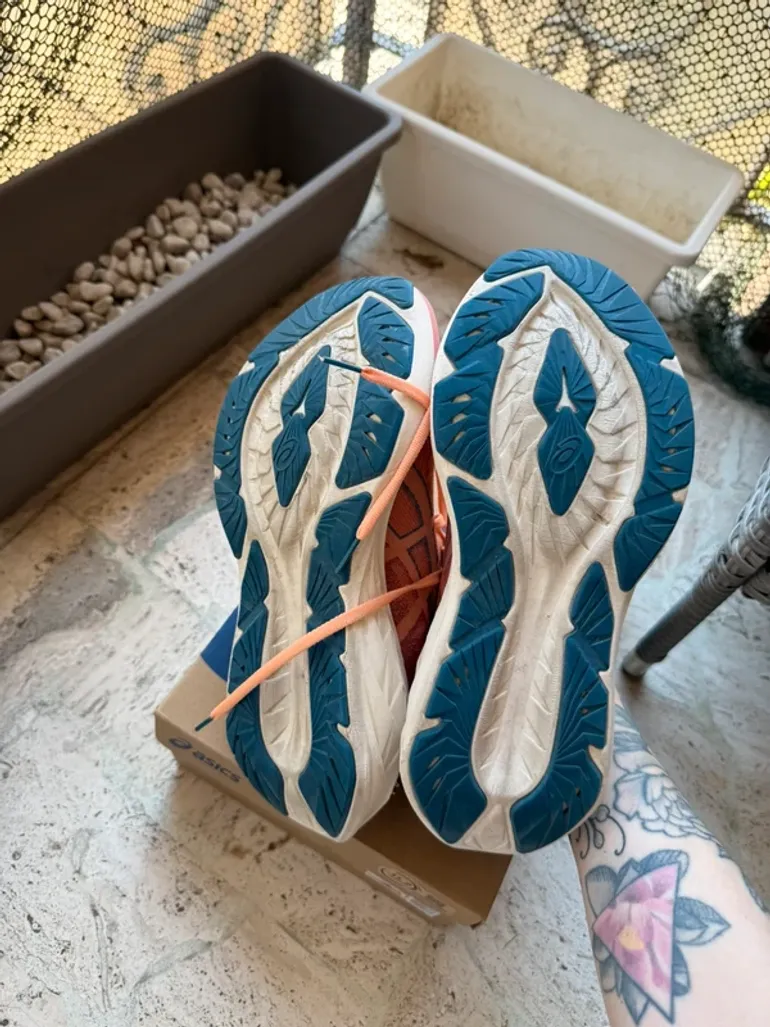 Used Asics Novablast 4 bike — image 7 of 10