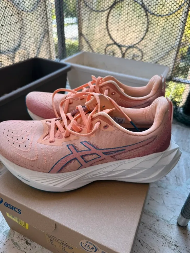 Used Asics Novablast 4 bike — image 2 of 10
