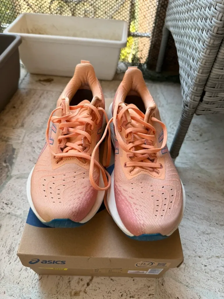 Used Asics Novablast 4 bike — image 4 of 10