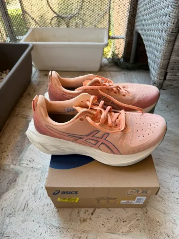 Used Asics Novablast 4 bike — image 5 of 10