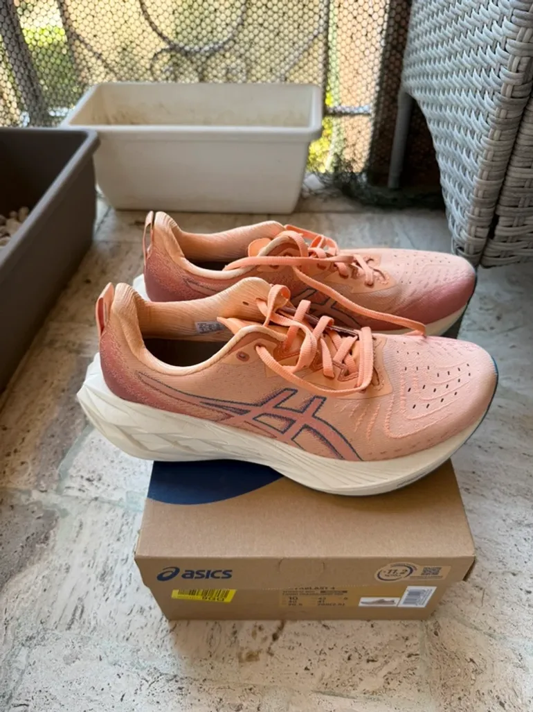 Used Asics Novablast 4 bike — image 5 of 10
