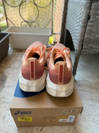 Used Asics Novablast 4 bike — image 6 of 10
