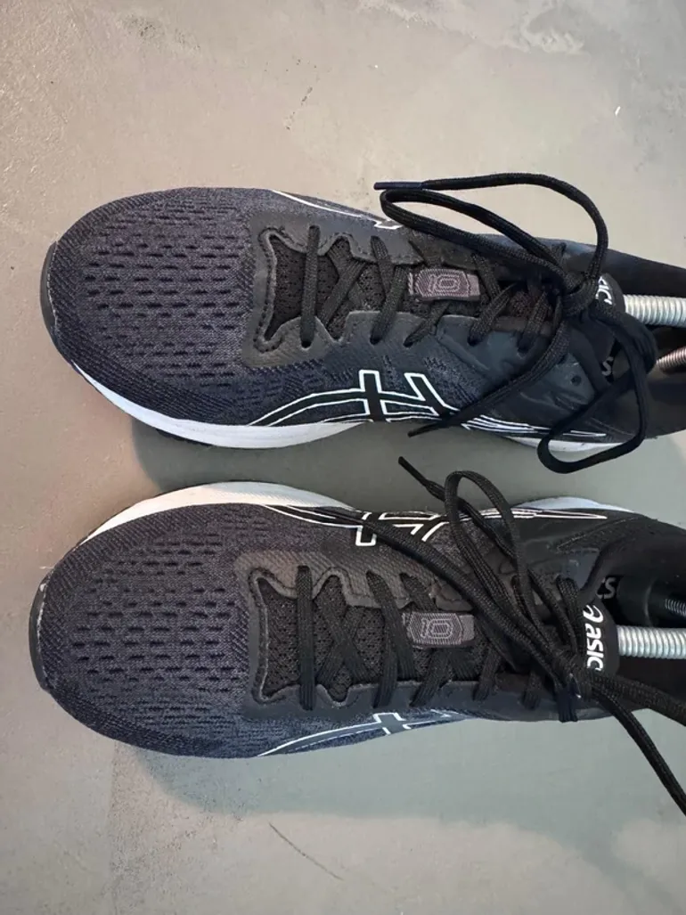 Asics Sport Schuhe Größe 42 bike usato — immagine 3 di 5