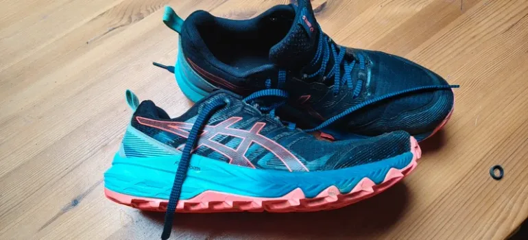 Used Asics Gel Trabucco 9 bike — image 2 of 9
