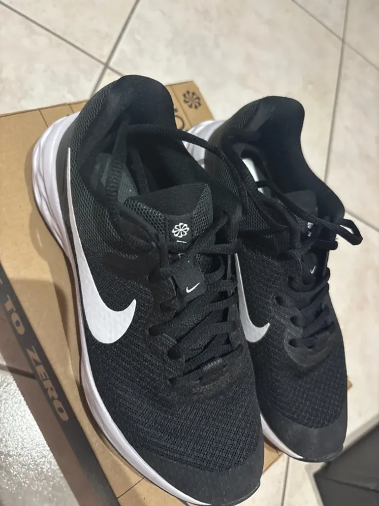 Used Nike sports shoes bike — image 2 of 4