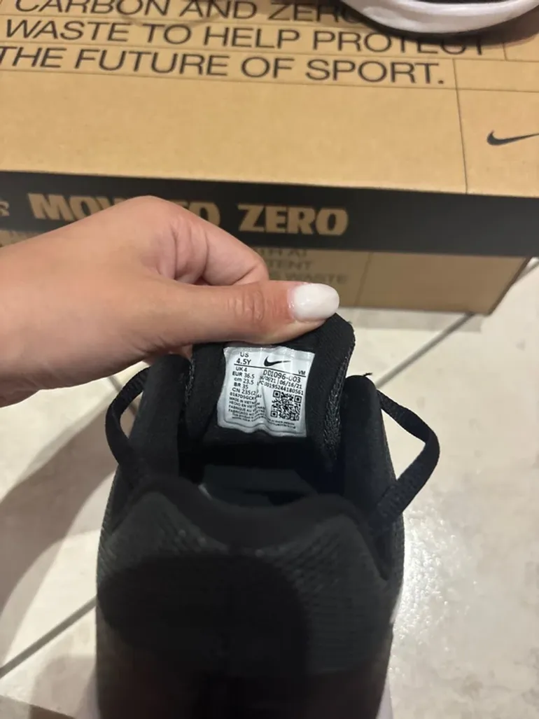 Used Nike sports shoes bike — image 3 of 4