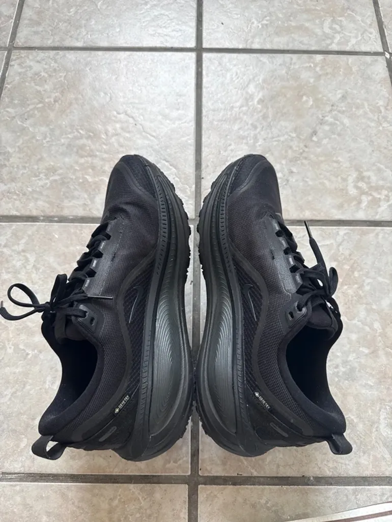 Used Nike Vomero 18 GTX bike — image 2 of 4
