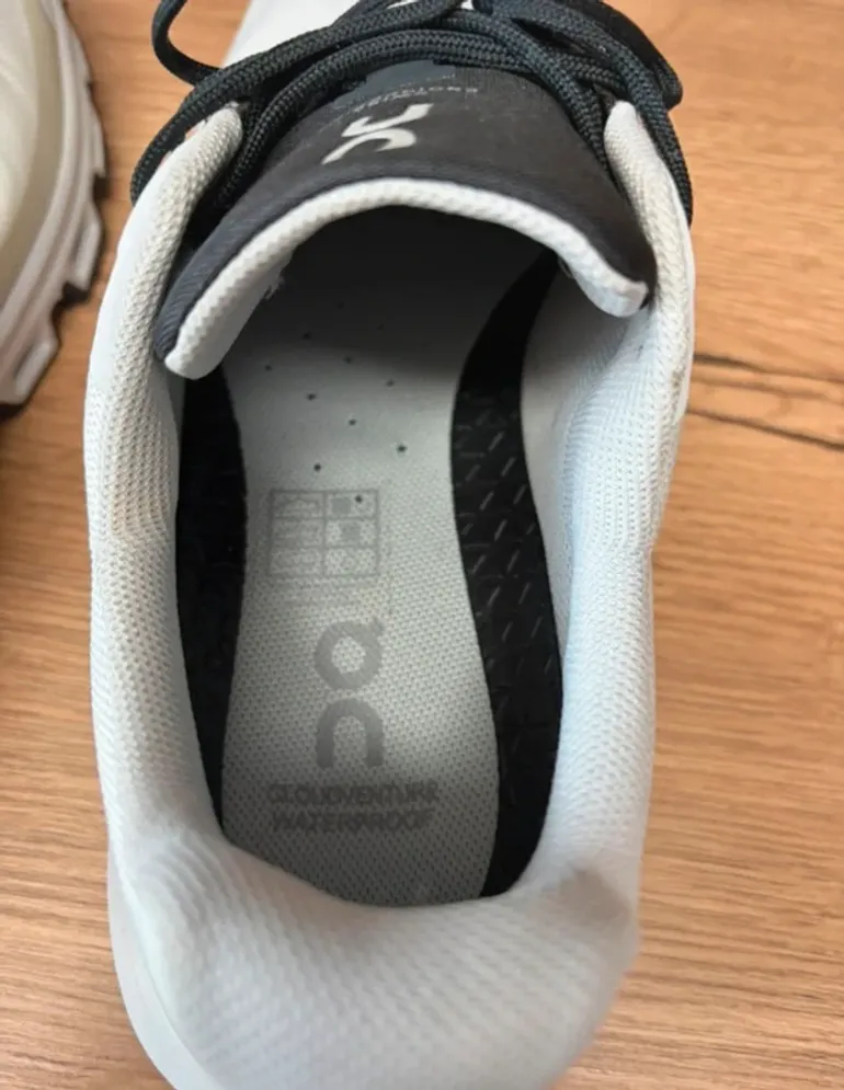 On Running Cloud Waterproof bike usato — immagine 9 di 11