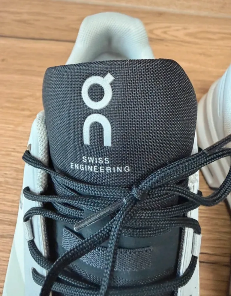 On Running Cloud Waterproof bike usato — immagine 3 di 11