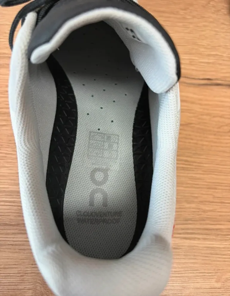 On Running Cloud Waterproof bike usato — immagine 8 di 11