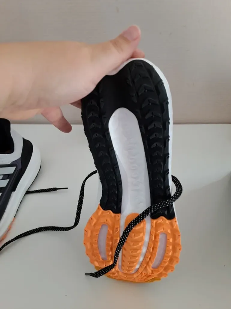 Brugt Adidas Ultra Boost Light bike — billede 8 af 11