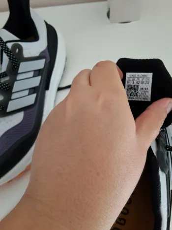 Brugt Adidas Ultra Boost Light bike — billede 9 af 11