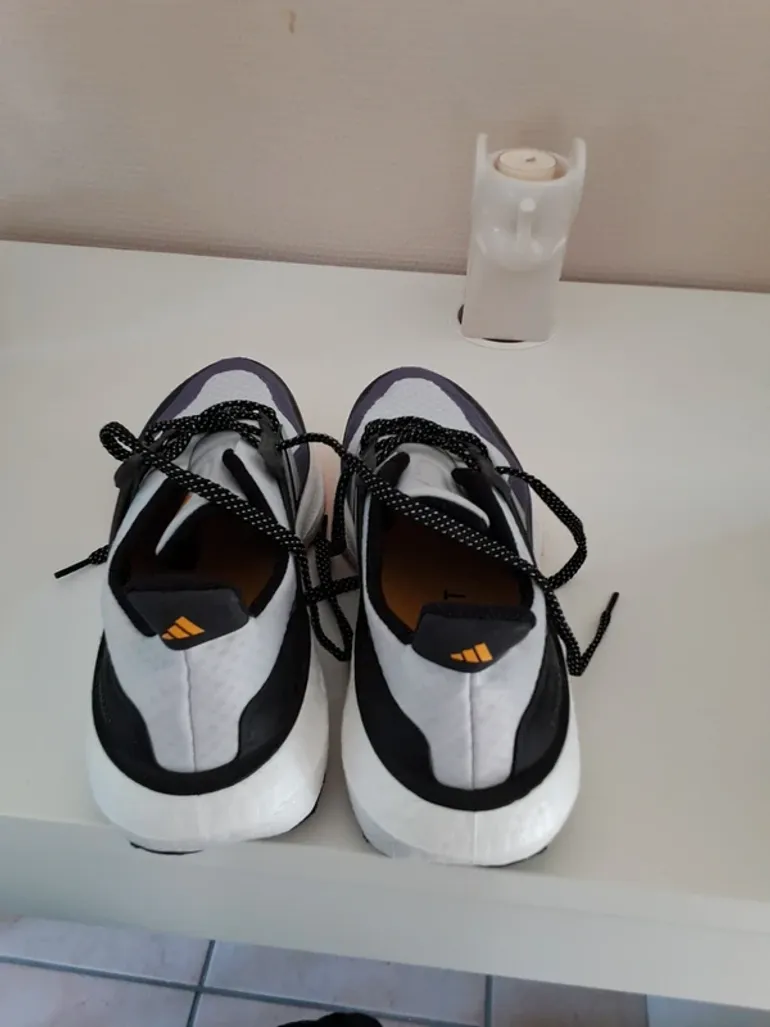 Brugt Adidas Ultra Boost Light bike — billede 2 af 11