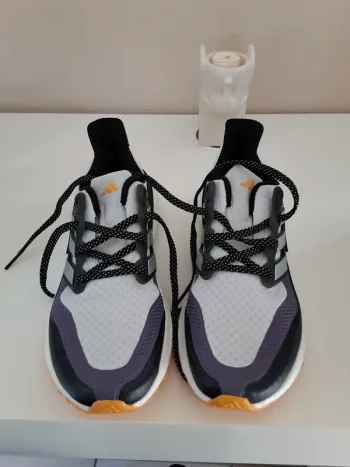 Käytetty Adidas Ultra Boost Light bike