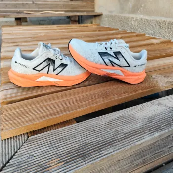 Brugt New Balance FuelCell Propel v5 bike