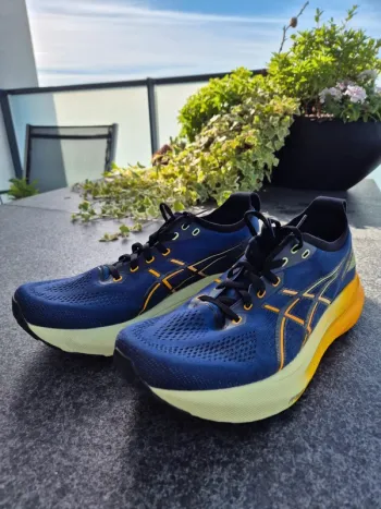 Orange Gel Kayano bike usato