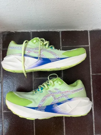 Used Asics Novablast 5 bike — image 3 of 5