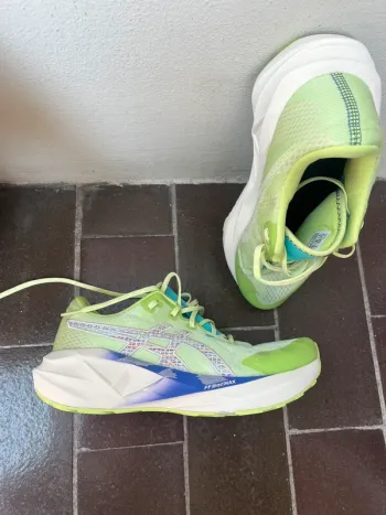 Used Asics Novablast 5 bike — image 2 of 5