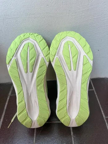 Used Asics Novablast 5 bike — image 4 of 5