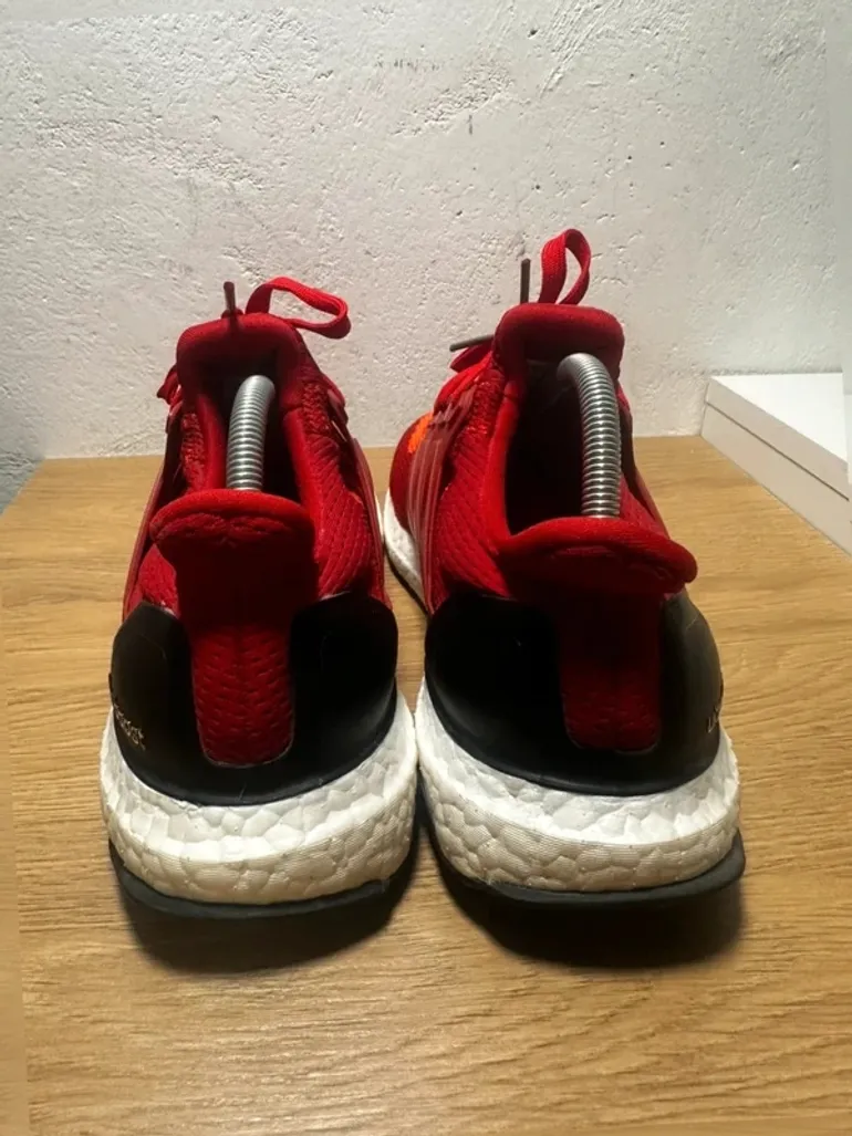 Used Adidas Ultraboost 2.0 Solar Red Gradient 2016 bike — image 4 of 8