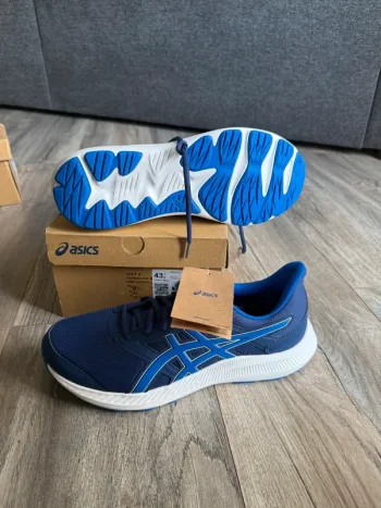 Używany Asics Shoes Size 43.5 bike