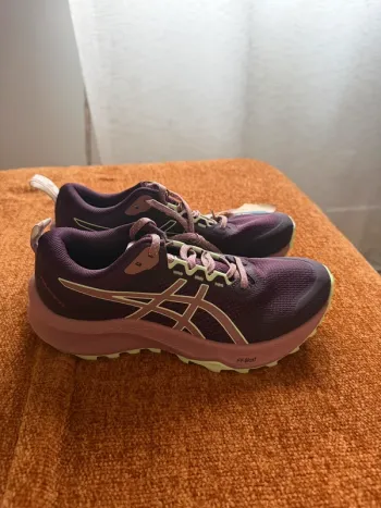 Brugt Asics Trabuco Terra 3 bike
