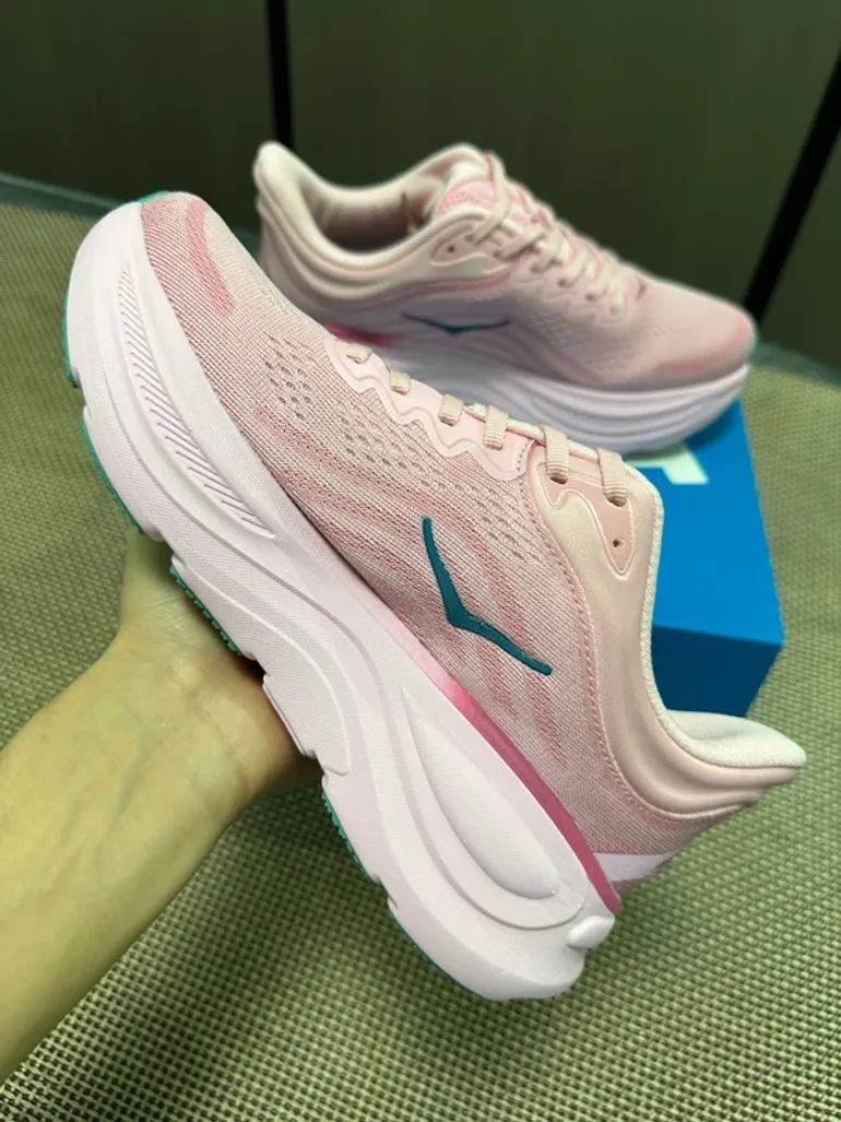 Gebrauchtes Hoka Baskets pour femmes bike — Bild 3 von 5