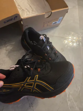 Asics Running Shoes bike usato
