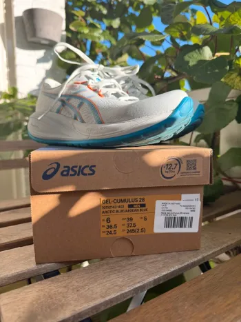 Used Asics Cumulus 28 bike — image 3 of 5