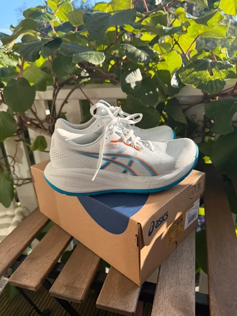 Used Asics Cumulus 28 bike — image 2 of 5