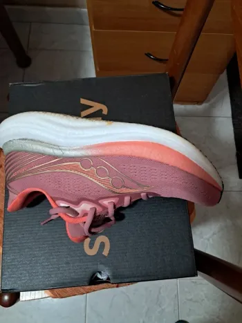 Used Saucony Running Shoes Size 40 bike