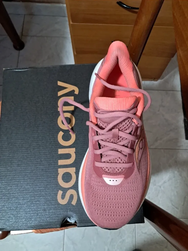Used Saucony Running Shoes Size 40 bike — image 2 of 7
