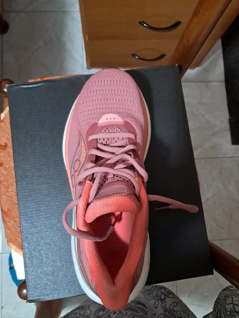 Used Saucony Running Shoes Size 40 bike — image 5 of 7