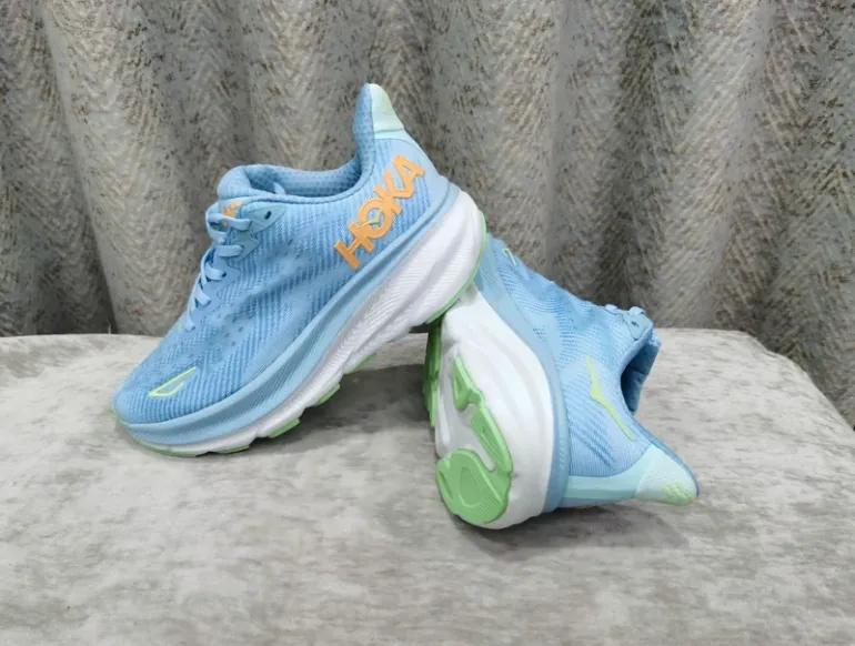 Used Hoka Light blue taille 40 bike — image 3 of 4