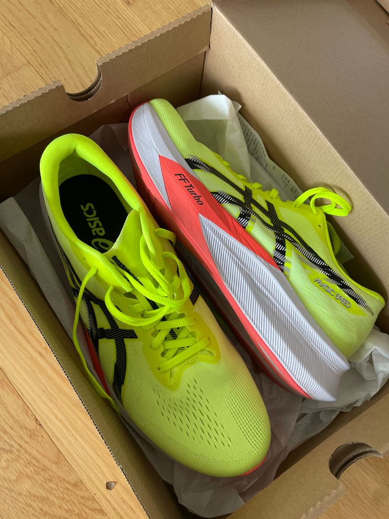Asics Magic Speed Running Shoes de segunda mano