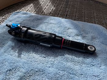 Brugt RockShox SIDLuxe Ultimate 210x50 RLR 2 Pos. Remote Out Pull Standard Mount | Rear Shock 2025 bike
