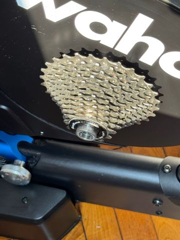 Tweedehands Wahoo KICKR Move 2024 bike — afbeelding 6 van 7